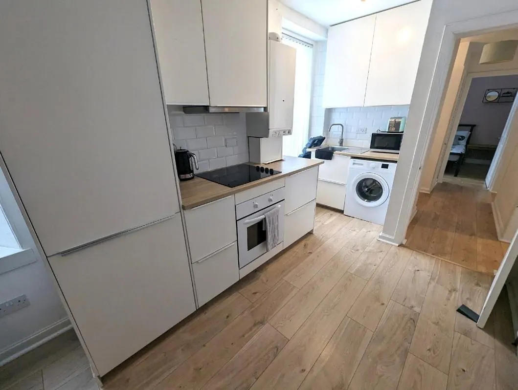 Modern 2 Bedroom And 2 Bath Apartment Aberdeen