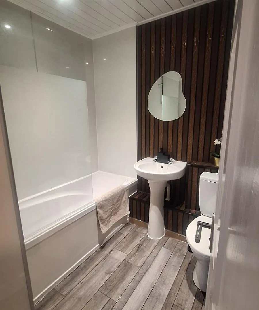 Modern 2 Bedroom And 2 Bath Apartment Aberdeen