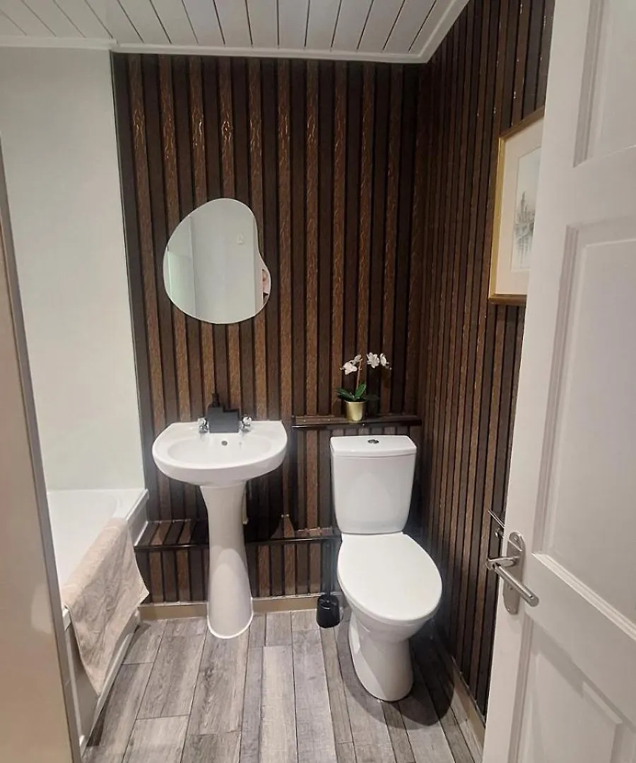 Modern 2 Bedroom And 2 Bath Apartment Aberdeen